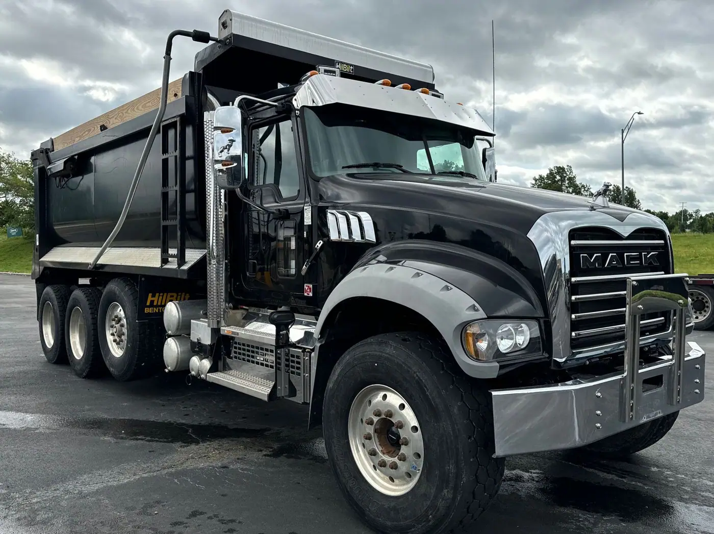 Additional view of 2019 Mack Granite Dump Truck
